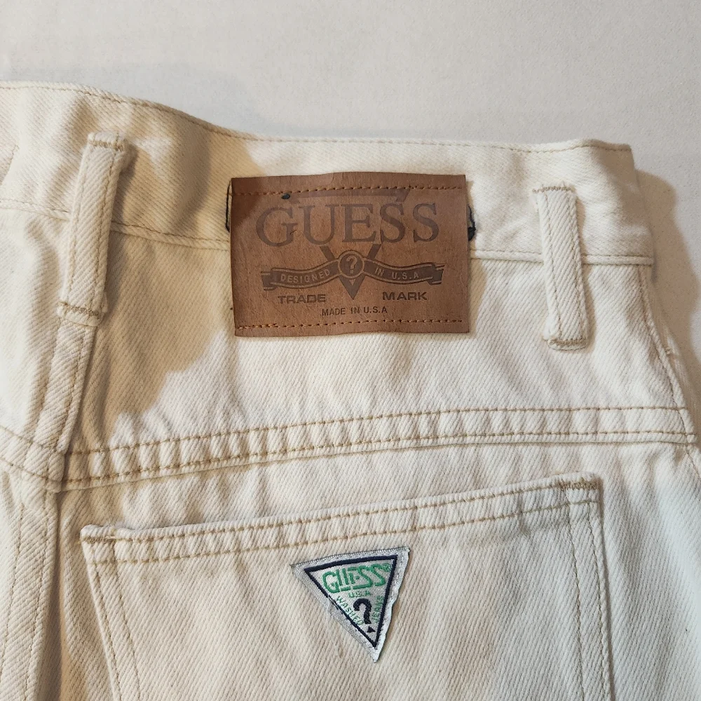 Vintage 90s Guess Ivory Women's Shorts‎ Size Medium